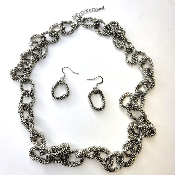 Oval Chain Link Necklace with Earrings Set, Silvertone Casual Summer Necklace - Picture 5 of 7